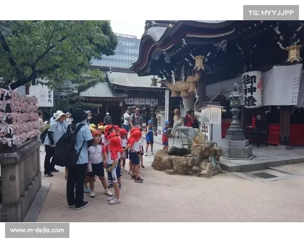 具有福冈特色的“祭祀山笠”亮相游泳世锦赛，展示民族文化